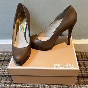 Michael Michael Kors York Pump Dark Mushroom